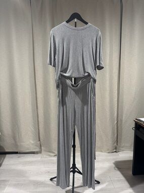 New York & Company Gray Striped Knit Top